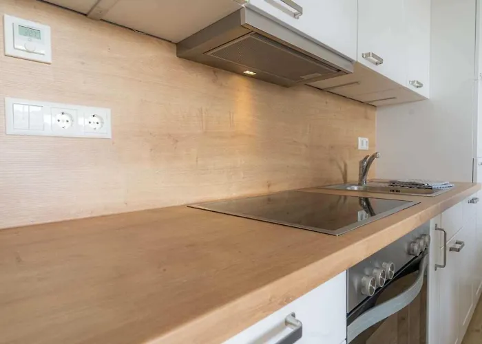 7 Dannebrog Id 373 *